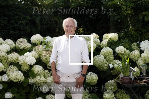 Loosdrecht 30 juli 2024
Peter Koelewijn bij zijn huis in Loosdrecht.