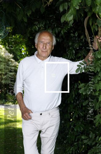 Loosdrecht 30 juli 2024
Peter Koelewijn bij zijn huis in Loosdrecht.