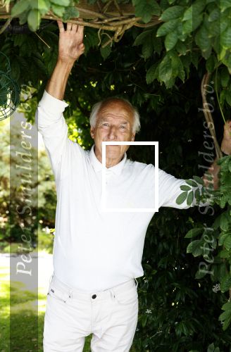 Loosdrecht 30 juli 2024
Peter Koelewijn bij zijn huis in Loosdrecht.