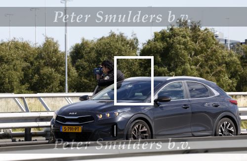 Schiphol 10 augustus 2024
Politie agent met een laser pistool boven op de brug bij Schiphol.