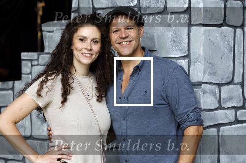 Molenaarsgraaf 26 augustus 2024
Presntatie cast Shrek met oa Rene v Kooten Linda Verstraten Qshans Thode en Darren v d Lek . Michael v Hoorne is de producent