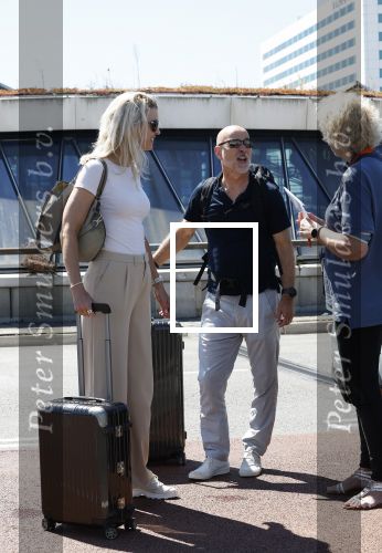 Schiphol 10 augustus 2024
Rob Kamphues en vriendin Kristi Nieuwenhuijse vertrekken vanaf schiphol voor hun vakantie naar Noorwegen.