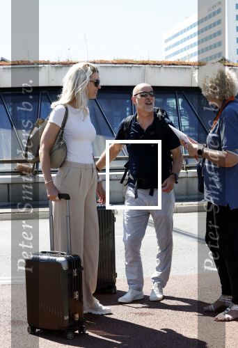 Schiphol 10 augustus 2024
Rob Kamphues en vriendin Kristi Nieuwenhuijse vertrekken vanaf schiphol voor hun vakantie naar Noorwegen.