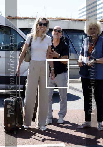 Schiphol 10 augustus 2024
Rob Kamphues en vriendin Kristi Nieuwenhuijse vertrekken vanaf schiphol voor hun vakantie naar Noorwegen.