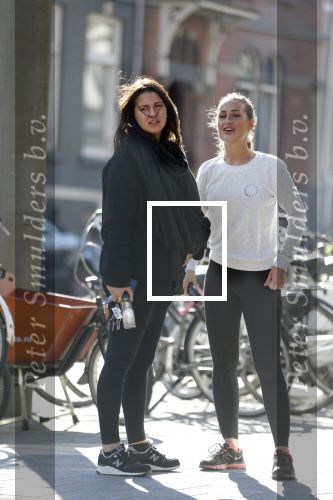 Amsterdam 29 september en 1 oktober 2015
De zwangere vrouw van Arie Boomsma, Romy Houwer  met haar zus Ruby Houwer (Beide dochters van Rob Houwer) in Amsterdam.