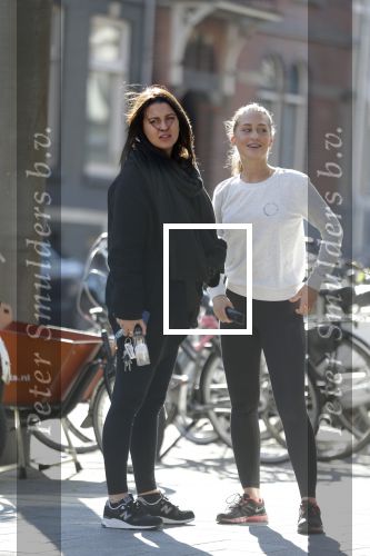 Amsterdam 29 september en 1 oktober 2015
De zwangere vrouw van Arie Boomsma, Romy Houwer  met haar zus Ruby Houwer (Beide dochters van Rob Houwer) in Amsterdam.