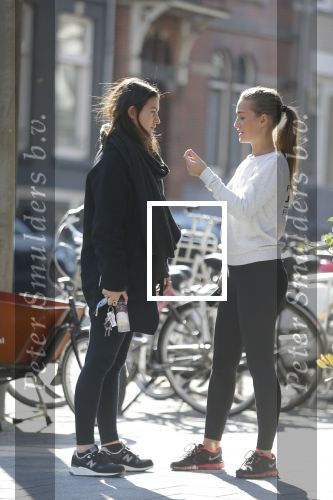 Amsterdam 29 september en 1 oktober 2015
De zwangere vrouw van Arie Boomsma, Romy Houwer  met haar zus Ruby Houwer (Beide dochters van Rob Houwer) in Amsterdam.