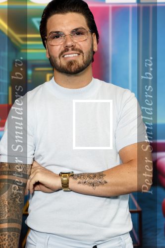 Amsterdam 21 augustus 2024
Presentatie Power Couple . De bekende koppels die mee doen aan het programma zijn: Djamila & Johannes, Eva & Sebastiaan, Laura & Ryan, Naomi & Quentin, Annebel & Rene, Michelle & Roy en Vonneke & Davinio. Monica Geuze en Valerio Zeno. Roy Donders en Michelle