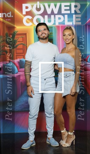 Amsterdam 21 augustus 2024
Presentatie Power Couple . De bekende koppels die mee doen aan het programma zijn: Djamila & Johannes, Eva & Sebastiaan, Laura & Ryan, Naomi & Quentin, Annebel & Rene, Michelle & Roy en Vonneke & Davinio. Monica Geuze en Valerio Zeno. Roy Donders en Michelle