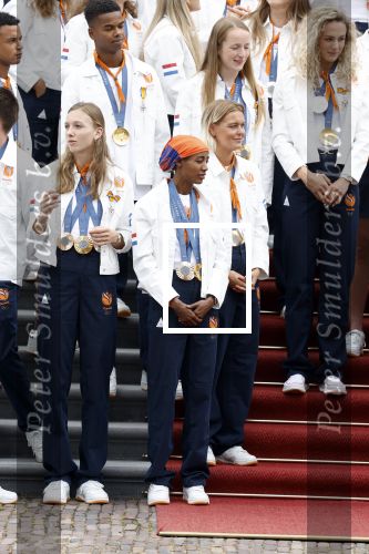 Den Haag 13 augustus 2024
Alle medaillewinnaars bij de olympische spelen op bezoek bij Koning Willem Alexander en Koningin Maxima op huis ten Bosch . oa aanwezig Femke Bol Sifan hassan Harrie Lavreysen Sharon v Rouwendaal Worthy de Jong Marit Bouwmeester Roy v d Berg de Hockey heren de hockey dames en alle roeiers.