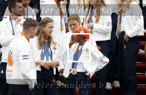 Den Haag 13 augustus 2024
Alle medaillewinnaars bij de olympische spelen op bezoek bij Koning Willem Alexander en Koningin Maxima op huis ten Bosch . oa aanwezig Femke Bol Sifan hassan Harrie Lavreysen Sharon v Rouwendaal Worthy de Jong Marit Bouwmeester Roy v d Berg de Hockey heren de hockey dames en alle roeiers.