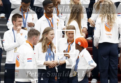 Den Haag 13 augustus 2024
Alle medaillewinnaars bij de olympische spelen op bezoek bij Koning Willem Alexander en Koningin Maxima op huis ten Bosch . oa aanwezig Femke Bol Sifan hassan Harrie Lavreysen Sharon v Rouwendaal Worthy de Jong Marit Bouwmeester Roy v d Berg de Hockey heren de hockey dames en alle roeiers.