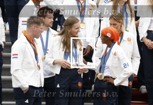 Den Haag 13 augustus 2024
Alle medaillewinnaars bij de olympische spelen op bezoek bij Koning Willem Alexander en Koningin Maxima op huis ten Bosch . oa aanwezig Femke Bol Sifan hassan Harrie Lavreysen Sharon v Rouwendaal Worthy de Jong Marit Bouwmeester Roy v d Berg de Hockey heren de hockey dames en alle roeiers.