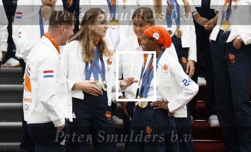 Den Haag 13 augustus 2024
Alle medaillewinnaars bij de olympische spelen op bezoek bij Koning Willem Alexander en Koningin Maxima op huis ten Bosch . oa aanwezig Femke Bol Sifan hassan Harrie Lavreysen Sharon v Rouwendaal Worthy de Jong Marit Bouwmeester Roy v d Berg de Hockey heren de hockey dames en alle roeiers.