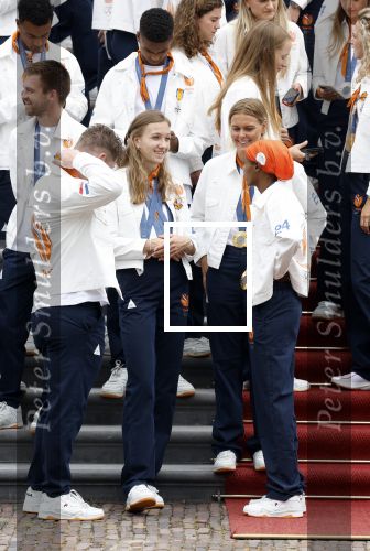 Den Haag 13 augustus 2024
Alle medaillewinnaars bij de olympische spelen op bezoek bij Koning Willem Alexander en Koningin Maxima op huis ten Bosch . oa aanwezig Femke Bol Sifan hassan Harrie Lavreysen Sharon v Rouwendaal Worthy de Jong Marit Bouwmeester Roy v d Berg de Hockey heren de hockey dames en alle roeiers.
