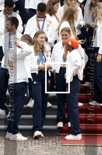 Den Haag 13 augustus 2024
Alle medaillewinnaars bij de olympische spelen op bezoek bij Koning Willem Alexander en Koningin Maxima op huis ten Bosch . oa aanwezig Femke Bol Sifan hassan Harrie Lavreysen Sharon v Rouwendaal Worthy de Jong Marit Bouwmeester Roy v d Berg de Hockey heren de hockey dames en alle roeiers.
