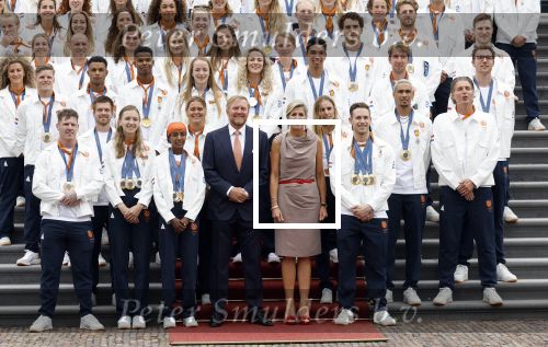Den Haag 13 augustus 2024
Alle medaillewinnaars bij de olympische spelen op bezoek bij Koning Willem Alexander en Koningin Maxima op huis ten Bosch . oa aanwezig Femke Bol Sifan hassan Harrie Lavreysen Sharon v Rouwendaal Worthy de Jong Marit Bouwmeester Roy v d Berg de Hockey heren de hockey dames en alle roeiers.