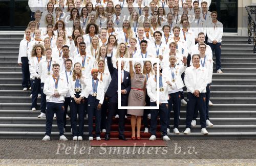 Den Haag 13 augustus 2024
Alle medaillewinnaars bij de olympische spelen op bezoek bij Koning Willem Alexander en Koningin Maxima op huis ten Bosch . oa aanwezig Femke Bol Sifan hassan Harrie Lavreysen Sharon v Rouwendaal Worthy de Jong Marit Bouwmeester Roy v d Berg de Hockey heren de hockey dames en alle roeiers.