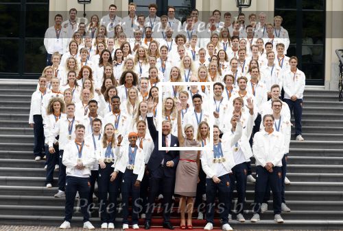 Den Haag 13 augustus 2024
Alle medaillewinnaars bij de olympische spelen op bezoek bij Koning Willem Alexander en Koningin Maxima op huis ten Bosch . oa aanwezig Femke Bol Sifan hassan Harrie Lavreysen Sharon v Rouwendaal Worthy de Jong Marit Bouwmeester Roy v d Berg de Hockey heren de hockey dames en alle roeiers.