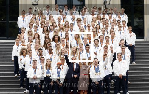 Den Haag 13 augustus 2024
Alle medaillewinnaars bij de olympische spelen op bezoek bij Koning Willem Alexander en Koningin Maxima op huis ten Bosch . oa aanwezig Femke Bol Sifan hassan Harrie Lavreysen Sharon v Rouwendaal Worthy de Jong Marit Bouwmeester Roy v d Berg de Hockey heren de hockey dames en alle roeiers.