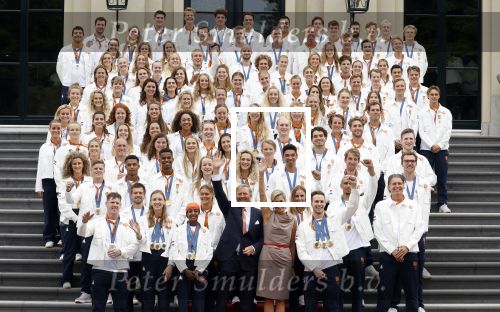 Den Haag 13 augustus 2024
Alle medaillewinnaars bij de olympische spelen op bezoek bij Koning Willem Alexander en Koningin Maxima op huis ten Bosch . oa aanwezig Femke Bol Sifan hassan Harrie Lavreysen Sharon v Rouwendaal Worthy de Jong Marit Bouwmeester Roy v d Berg de Hockey heren de hockey dames en alle roeiers.
