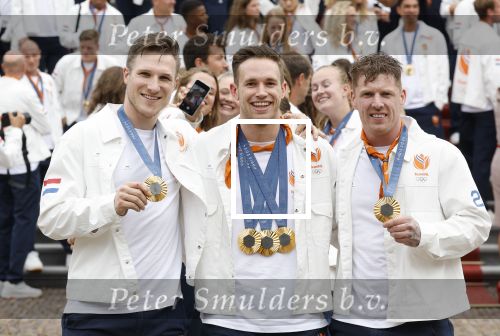 Den Haag 13 augustus 2024
Alle medaillewinnaars bij de olympische spelen op bezoek bij Koning Willem Alexander en Koningin Maxima op huis ten Bosch . oa aanwezig Femke Bol Sifan hassan Harrie Lavreysen Sharon v Rouwendaal Worthy de Jong Marit Bouwmeester Roy v d Berg de Hockey heren de hockey dames en alle roeiers. Roy v d Berg Jeffrey Hoogland en Harrie Lavreysen