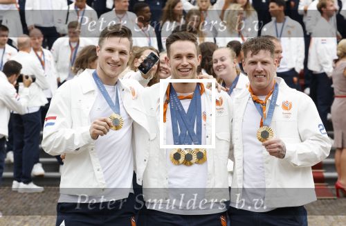 Den Haag 13 augustus 2024
Alle medaillewinnaars bij de olympische spelen op bezoek bij Koning Willem Alexander en Koningin Maxima op huis ten Bosch . oa aanwezig Femke Bol Sifan hassan Harrie Lavreysen Sharon v Rouwendaal Worthy de Jong Marit Bouwmeester Roy v d Berg de Hockey heren de hockey dames en alle roeiers. Roy v d Berg Jeffrey Hoogland en Harrie Lavreysen