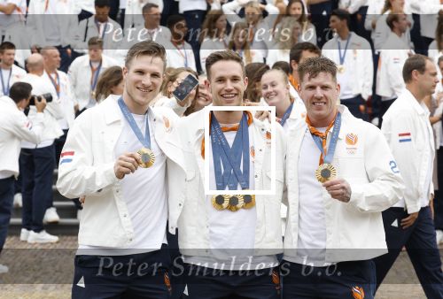 Den Haag 13 augustus 2024
Alle medaillewinnaars bij de olympische spelen op bezoek bij Koning Willem Alexander en Koningin Maxima op huis ten Bosch . oa aanwezig Femke Bol Sifan hassan Harrie Lavreysen Sharon v Rouwendaal Worthy de Jong Marit Bouwmeester Roy v d Berg de Hockey heren de hockey dames en alle roeiers. Roy v d Berg Jeffrey Hoogland en Harrie Lavreysen