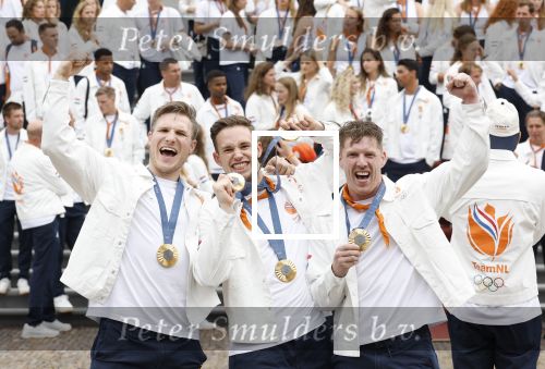 Den Haag 13 augustus 2024
Alle medaillewinnaars bij de olympische spelen op bezoek bij Koning Willem Alexander en Koningin Maxima op huis ten Bosch . oa aanwezig Femke Bol Sifan hassan Harrie Lavreysen Sharon v Rouwendaal Worthy de Jong Marit Bouwmeester Roy v d Berg de Hockey heren de hockey dames en alle roeiers. Roy v d Berg Jeffrey Hoogland en Harrie Lavreysen