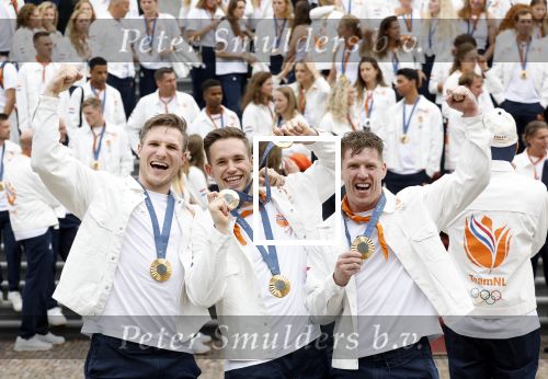 Den Haag 13 augustus 2024
Alle medaillewinnaars bij de olympische spelen op bezoek bij Koning Willem Alexander en Koningin Maxima op huis ten Bosch . oa aanwezig Femke Bol Sifan hassan Harrie Lavreysen Sharon v Rouwendaal Worthy de Jong Marit Bouwmeester Roy v d Berg de Hockey heren de hockey dames en alle roeiers. Roy v d Berg Jeffrey Hoogland en Harrie Lavreysen