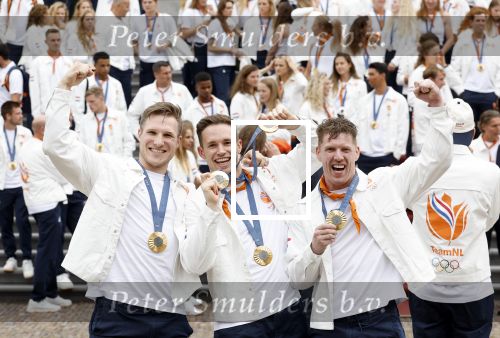 Den Haag 13 augustus 2024
Alle medaillewinnaars bij de olympische spelen op bezoek bij Koning Willem Alexander en Koningin Maxima op huis ten Bosch . oa aanwezig Femke Bol Sifan hassan Harrie Lavreysen Sharon v Rouwendaal Worthy de Jong Marit Bouwmeester Roy v d Berg de Hockey heren de hockey dames en alle roeiers. Roy v d Berg Jeffrey Hoogland en Harrie Lavreysen