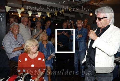 Amsterdam 31 augustus 2024
50 jaar Radio Veronica op het veronica schip.
Aanwezig oa Tineke de Nooij Wil Luikinga Adje Roland Erik de Zwart Ben Cramer Chimene v Oosterhout Manuela Kemp en haar man Tjerk Lammers . Rudy Bennett