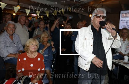 Amsterdam 31 augustus 2024
50 jaar Radio Veronica op het veronica schip.
Aanwezig oa Tineke de Nooij Wil Luikinga Adje Roland Erik de Zwart Ben Cramer Chimene v Oosterhout Manuela Kemp en haar man Tjerk Lammers . Rudy Bennett