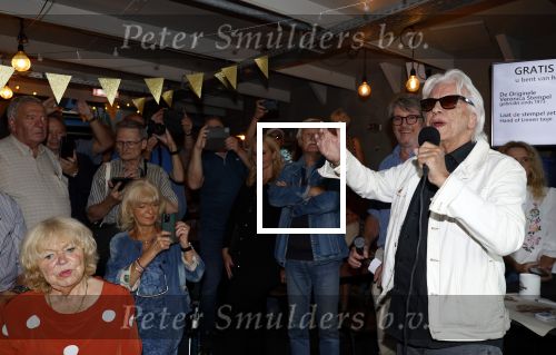 Amsterdam 31 augustus 2024
50 jaar Radio Veronica op het veronica schip.
Aanwezig oa Tineke de Nooij Wil Luikinga Adje Roland Erik de Zwart Ben Cramer Chimene v Oosterhout Manuela Kemp en haar man Tjerk Lammers . Rudy Bennett