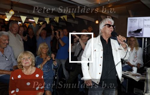 Amsterdam 31 augustus 2024
50 jaar Radio Veronica op het veronica schip.
Aanwezig oa Tineke de Nooij Wil Luikinga Adje Roland Erik de Zwart Ben Cramer Chimene v Oosterhout Manuela Kemp en haar man Tjerk Lammers . Rudy Bennett
