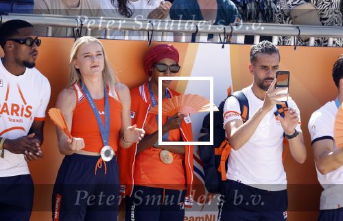 Scheveningen 12 augustus 2024
Aankomst olympische sporters in scheveningen . Humberto Tan presenteert het programma. Sifan Hassan