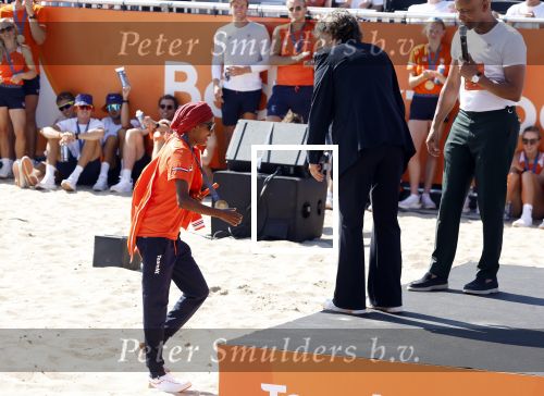 Scheveningen 12 augustus 2024
Aankomst olympische sporters in scheveningen . Humberto Tan presenteert het programma. Sifan Hassan