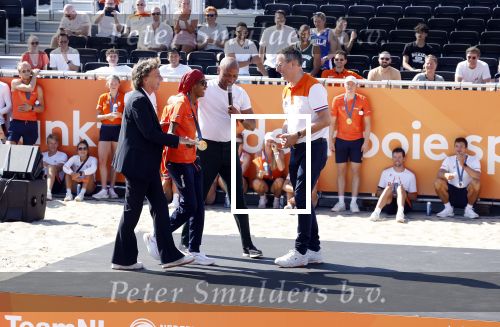 Scheveningen 12 augustus 2024
Aankomst olympische sporters in scheveningen . Humberto Tan presenteert het programma. Sifan Hassan