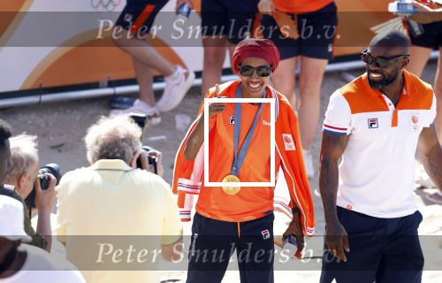 Scheveningen 12 augustus 2024
Aankomst olympische sporters in scheveningen . Humberto Tan presenteert het programma. Sifan Hassan