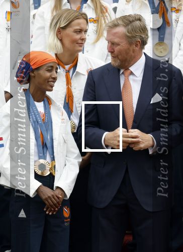 Den Haag 13 augustus 2024
Alle medaillewinnaars bij de olympische spelen op bezoek bij Koning Willem Alexander en Koningin Maxima op huis ten Bosch . oa aanwezig Femke Bol Sifan hassan Harrie Lavreysen Sharon v Rouwendaal Worthy de Jong Marit Bouwmeester Roy v d Berg de Hockey heren de hockey dames en alle roeiers.
