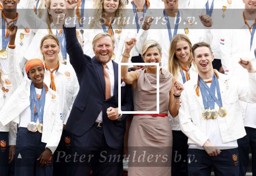Den Haag 13 augustus 2024
Alle medaillewinnaars bij de olympische spelen op bezoek bij Koning Willem Alexander en Koningin Maxima op huis ten Bosch . oa aanwezig Femke Bol Sifan hassan Harrie Lavreysen Sharon v Rouwendaal Worthy de Jong Marit Bouwmeester Roy v d Berg de Hockey heren de hockey dames en alle roeiers.