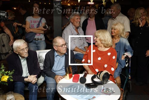 Amsterdam 31 augustus 2024
50 jaar Radio Veronica op het veronica schip.
Aanwezig oa Tineke de Nooij Wil Luikinga Adje Roland Erik de Zwart Ben Cramer Chimene v Oosterhout Manuela Kemp en haar man Tjerk Lammers .