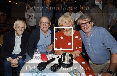 Amsterdam 31 augustus 2024
50 jaar Radio Veronica op het veronica schip.
Aanwezig oa Tineke de Nooij Wil Luikinga Adje Roland Erik de Zwart Ben Cramer Chimene v Oosterhout Manuela Kemp en haar man Tjerk Lammers .