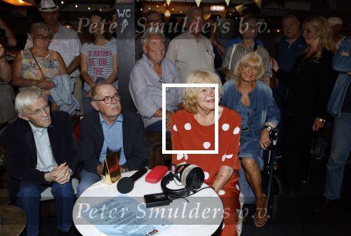 Amsterdam 31 augustus 2024
50 jaar Radio Veronica op het veronica schip.
Aanwezig oa Tineke de Nooij Wil Luikinga Adje Roland Erik de Zwart Ben Cramer Chimene v Oosterhout Manuela Kemp en haar man Tjerk Lammers .