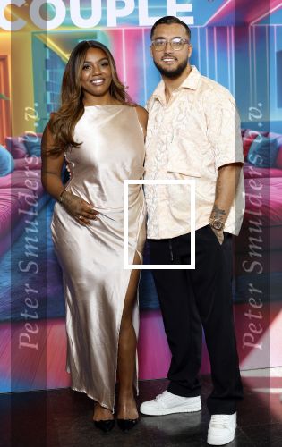 Amsterdam 21 augustus 2024
Presentatie Power Couple . De bekende koppels die mee doen aan het programma zijn: Djamila & Johannes, Eva & Sebastiaan, Laura & Ryan, Naomi & Quentin, Annebel & Rene, Michelle & Roy en Vonneke & Davinio. Monica Geuze en Valerio Zeno.
