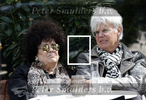 Laren 3 augustus 2025
Ad Visser met zijn vrouw op terras in het centrum van Laren .