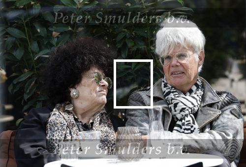 Laren 3 augustus 2025
Ad Visser met zijn vrouw op terras in het centrum van Laren .