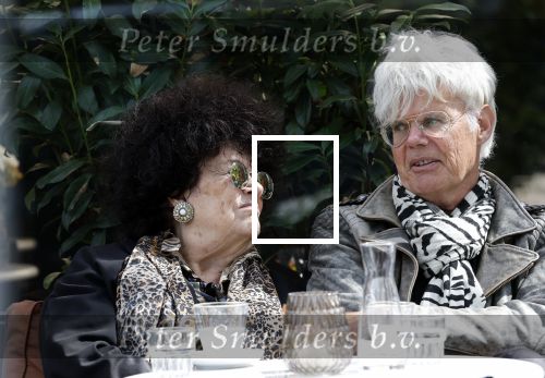 Laren 3 augustus 2025
Ad Visser met zijn vrouw op terras in het centrum van Laren .