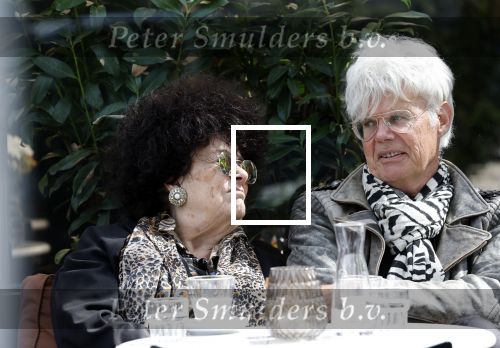 Laren 3 augustus 2025
Ad Visser met zijn vrouw op terras in het centrum van Laren .