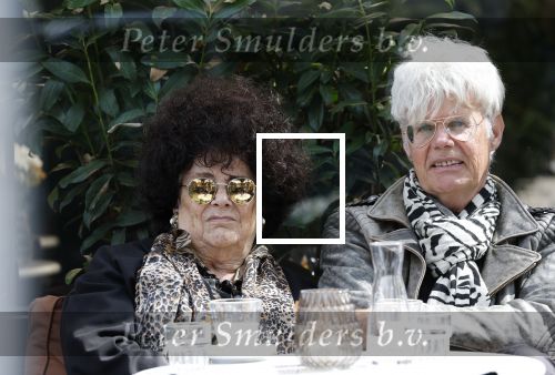 Laren 3 augustus 2025
Ad Visser met zijn vrouw op terras in het centrum van Laren .